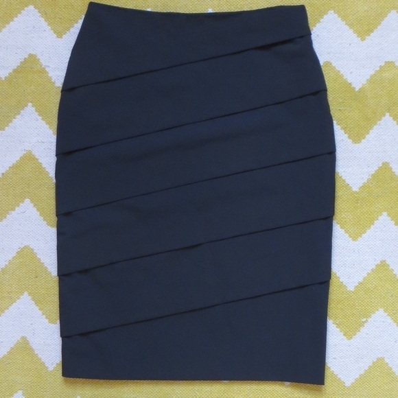 🔴CLEARANCE🔴 Size 2 Fashionista Black Tiered Skirt - Picture 1 of 2